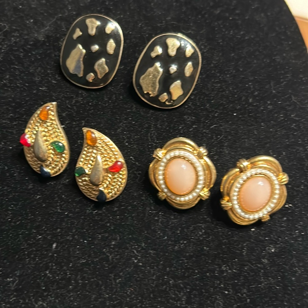 Vintage Avon Pierced Earrings.